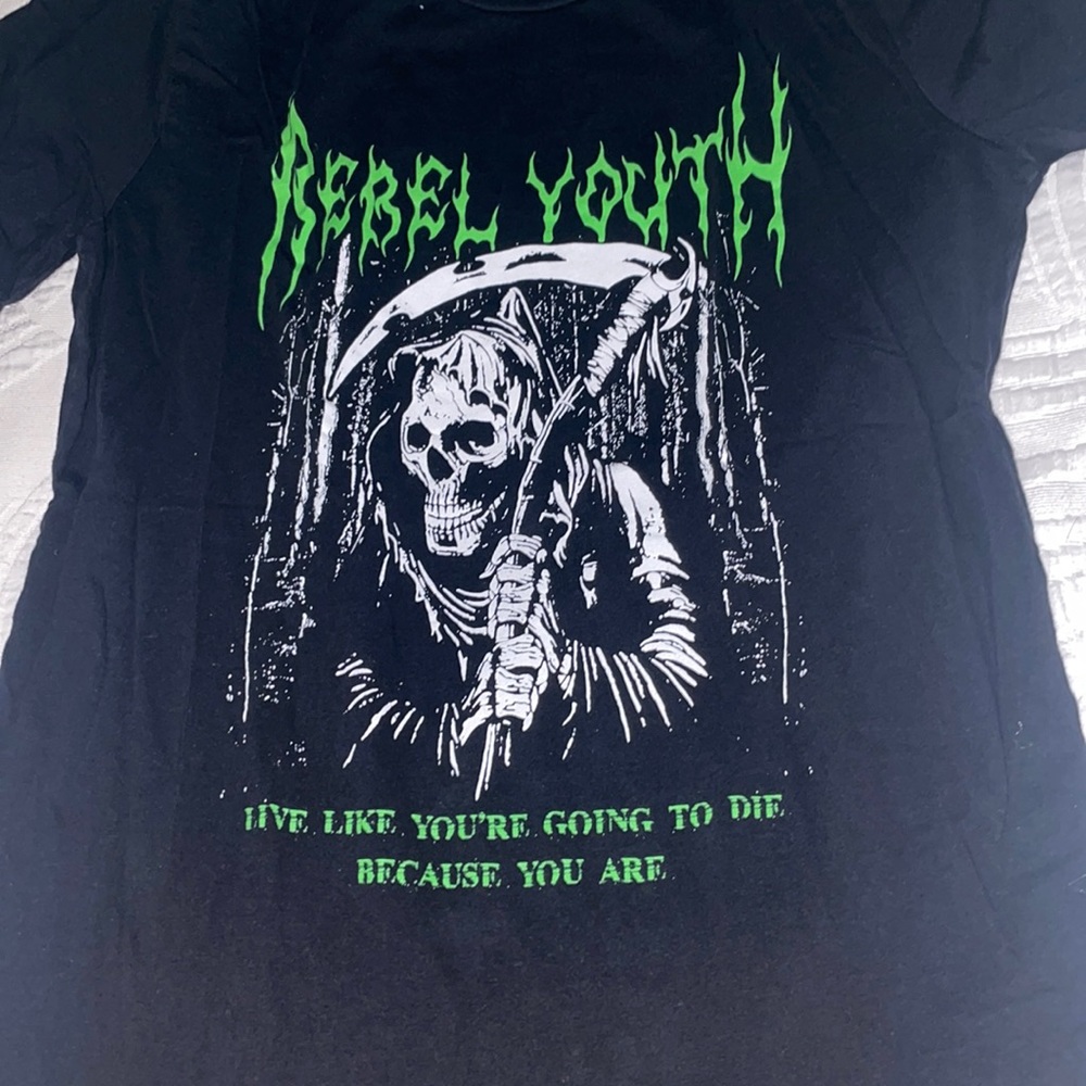 Women’s graphic shirt